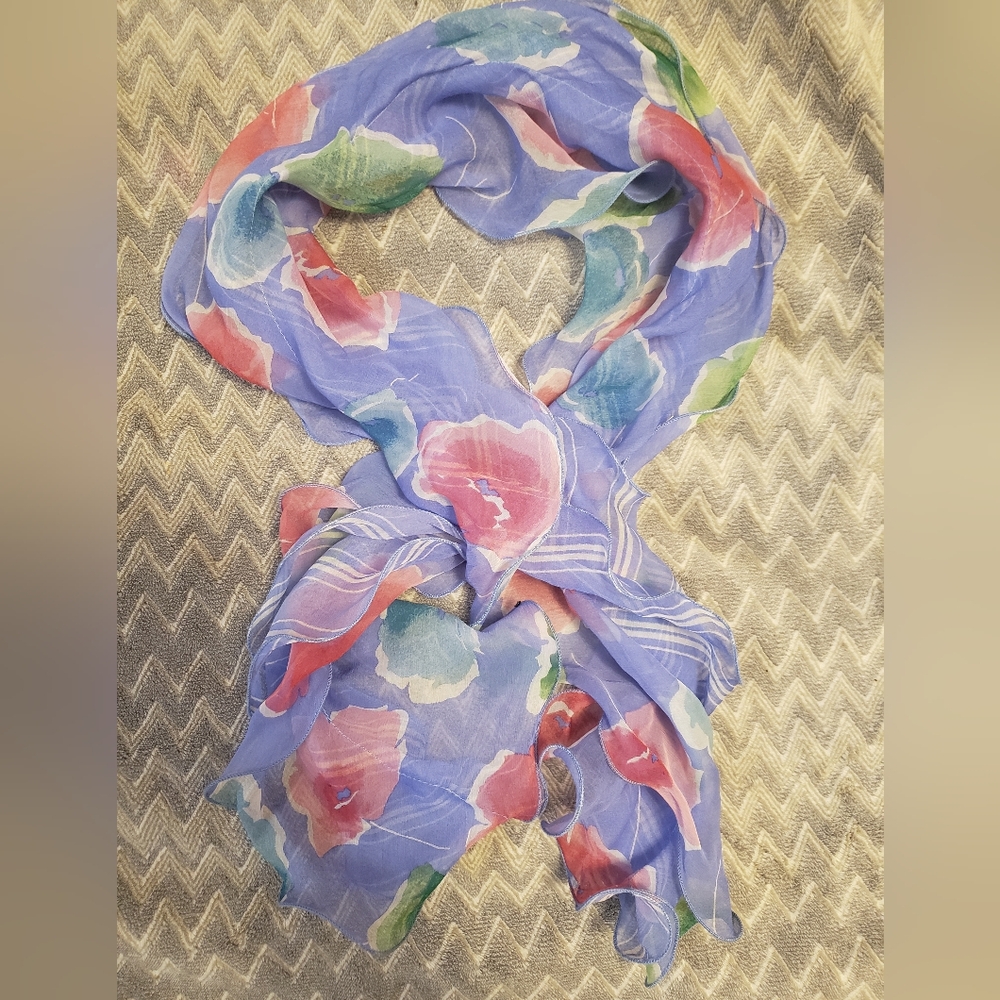 ⏰️LAST CHANCE⏰️Blue and pink floral scarf
